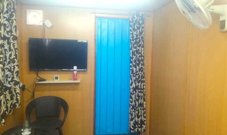 Container Suite (Triple Beds)