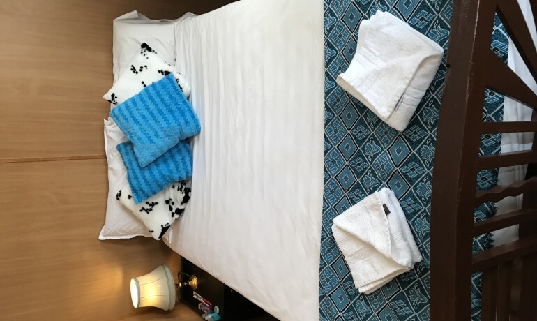 Container Suite (Triple Beds)